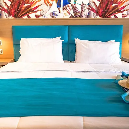 May Beach Hotel Hotell 4*