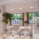 May Beach Hotel Hotel Rétino