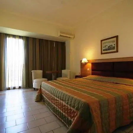 Hotell May Beach Hotel