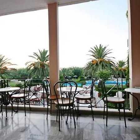 Hotell May Beach Hotel