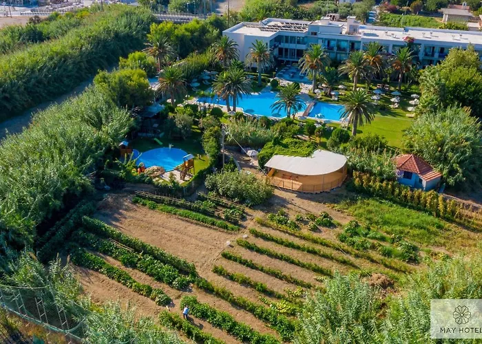 May Beach Hotel Готель