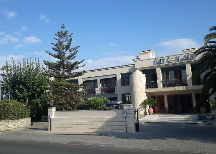 Готель May Beach Hotel 4*