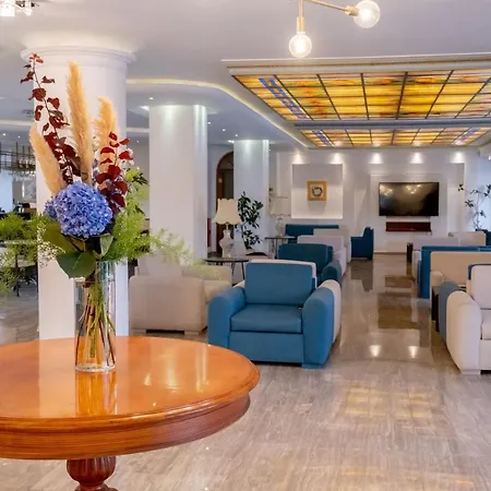 May Beach Hotel ホテル 4*